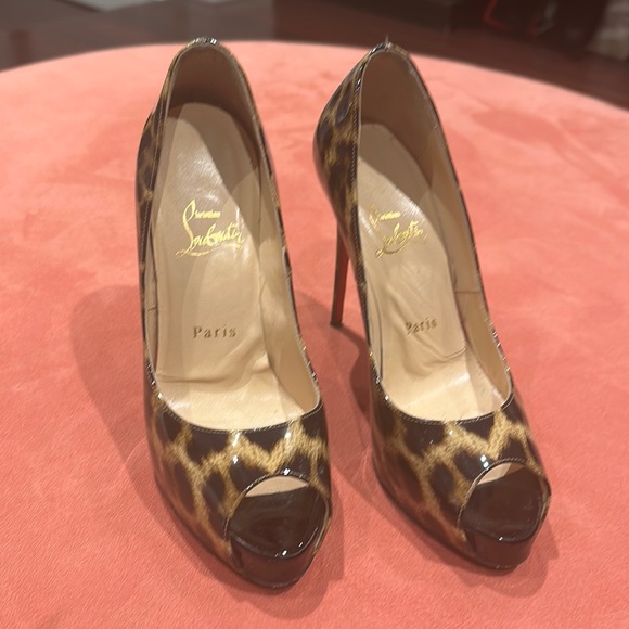 Selling Louboutin platform heels in size 37 animal print - Picture 1 of 3